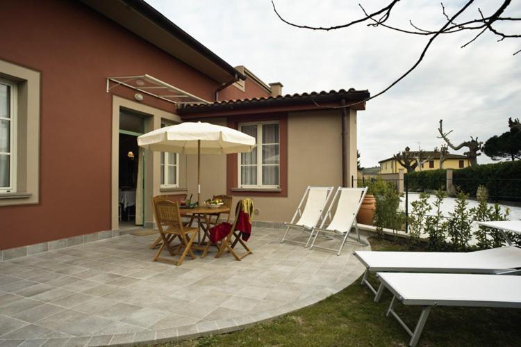 Cevoli Country Resort Lari Екстериор снимка