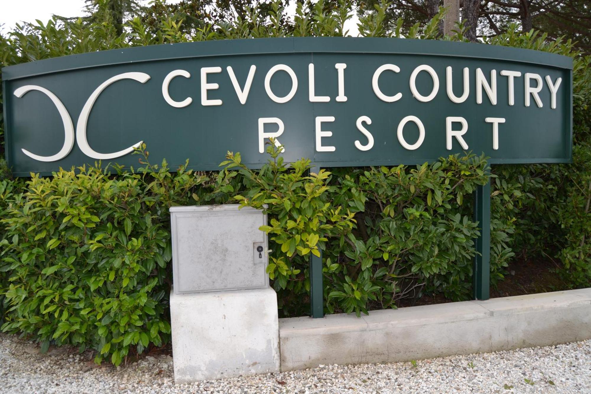 Cevoli Country Resort Lari Екстериор снимка
