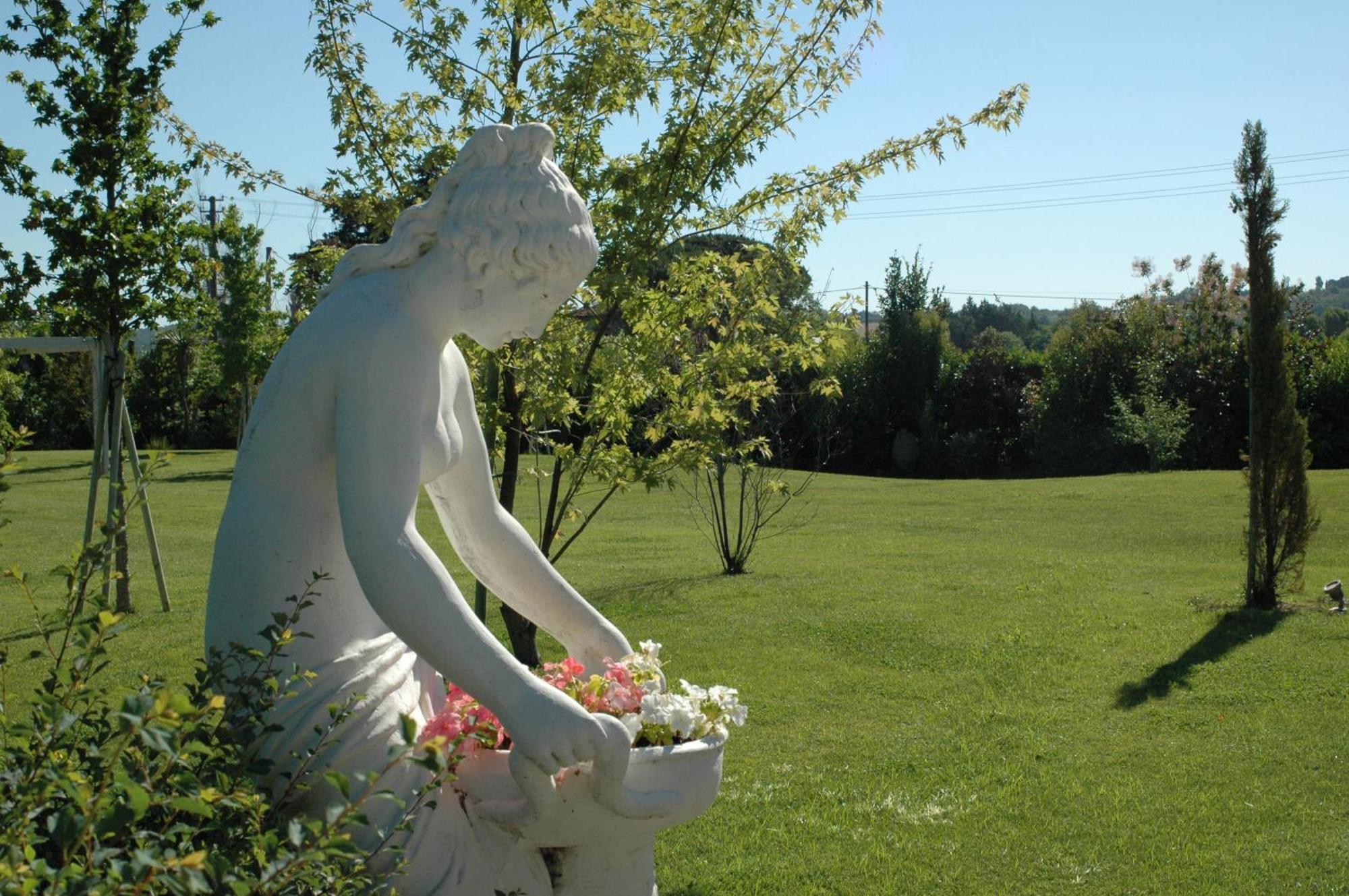 Cevoli Country Resort Lari Екстериор снимка