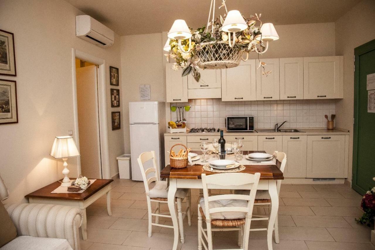 Cevoli Country Resort Lari Екстериор снимка