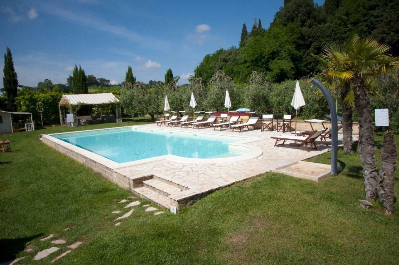 Cevoli Country Resort Lari Екстериор снимка